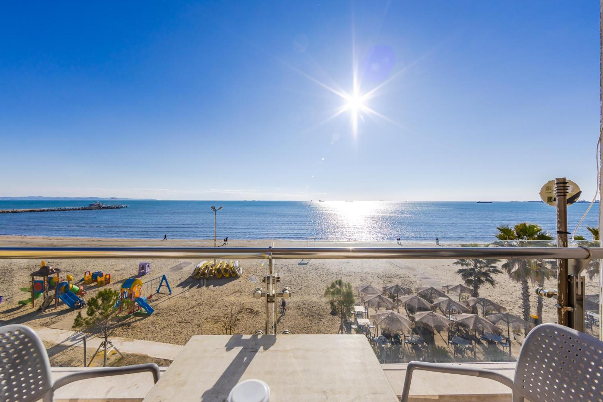 The Beachfront Apartment ดูร์เรส ภายนอก รูปภาพ