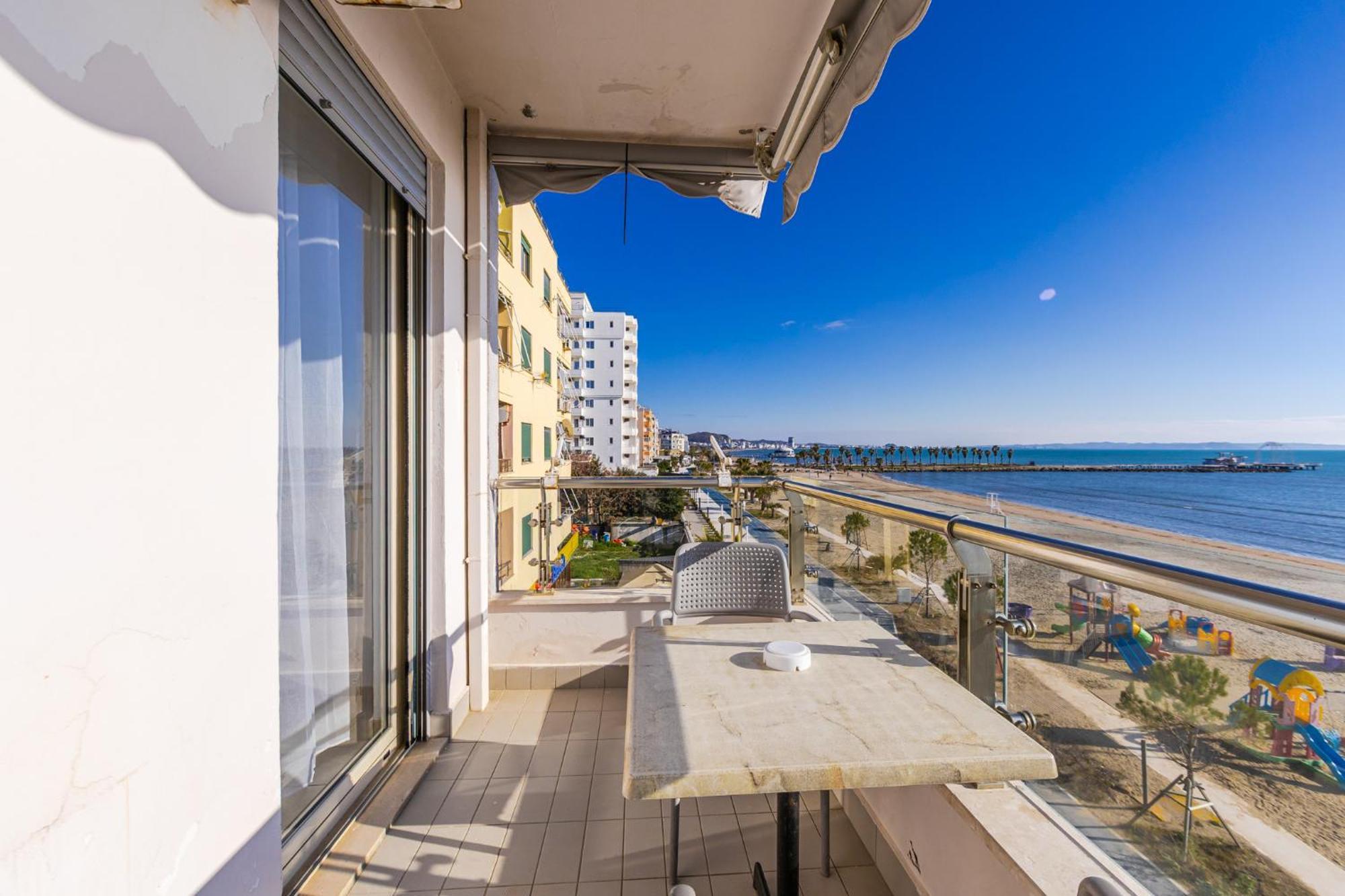 The Beachfront Apartment ดูร์เรส ภายนอก รูปภาพ